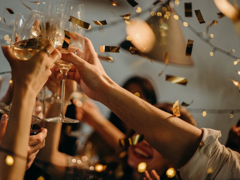 People toasting at a dinner event